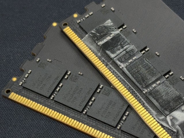 DDR5 HUDIMM: A „félkarú” memória, ami megfelezi a teljesítményt