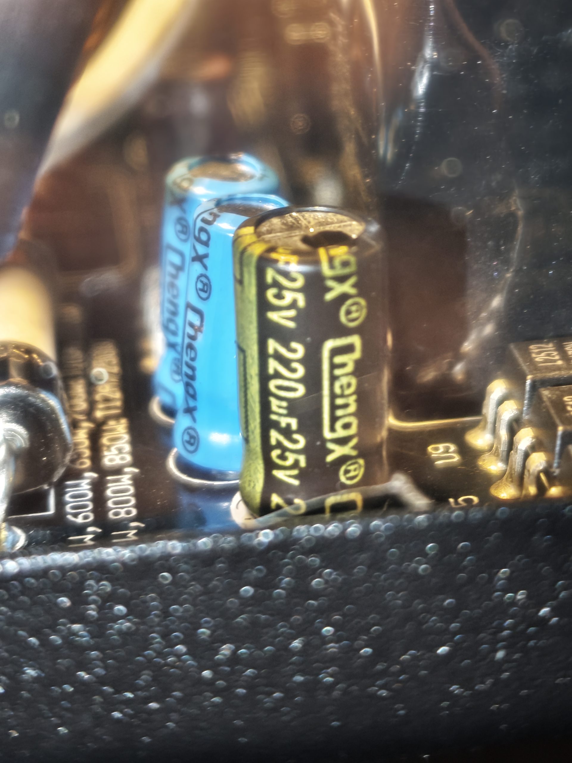 ChengX elektrolitkondenzátorok a DeepCool PN850M szekunder oldalán