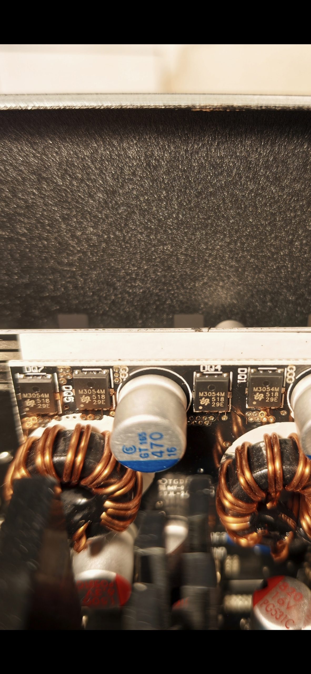 M3054M MOSFET-ek a DeepCool PN850M DC-DC paneljén