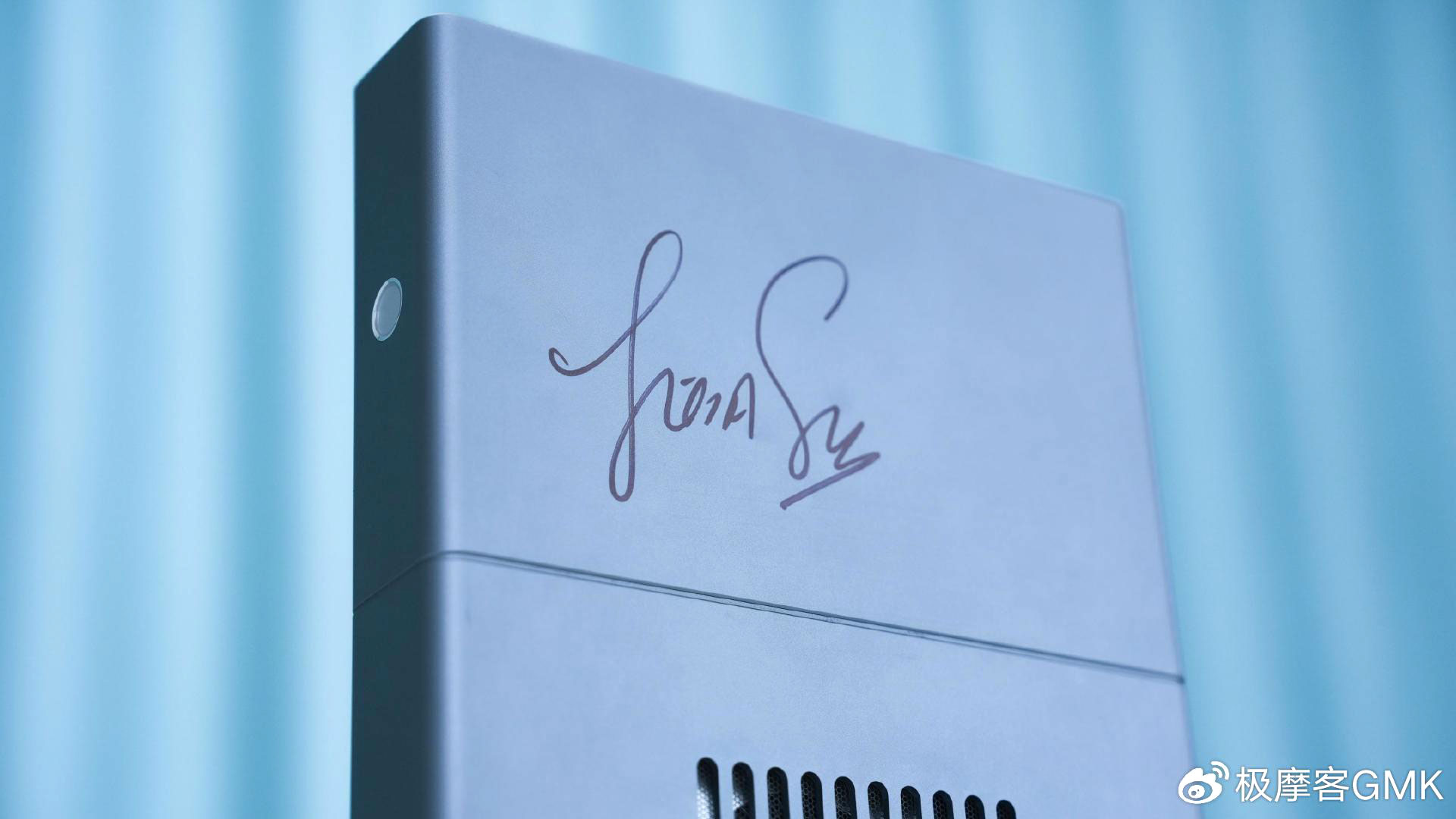 GMKtec EVO-X3 Lisa Su signature