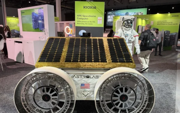 A Holdra tart az HPE Spaceborne Computer 4: meglepő háttértárat használ