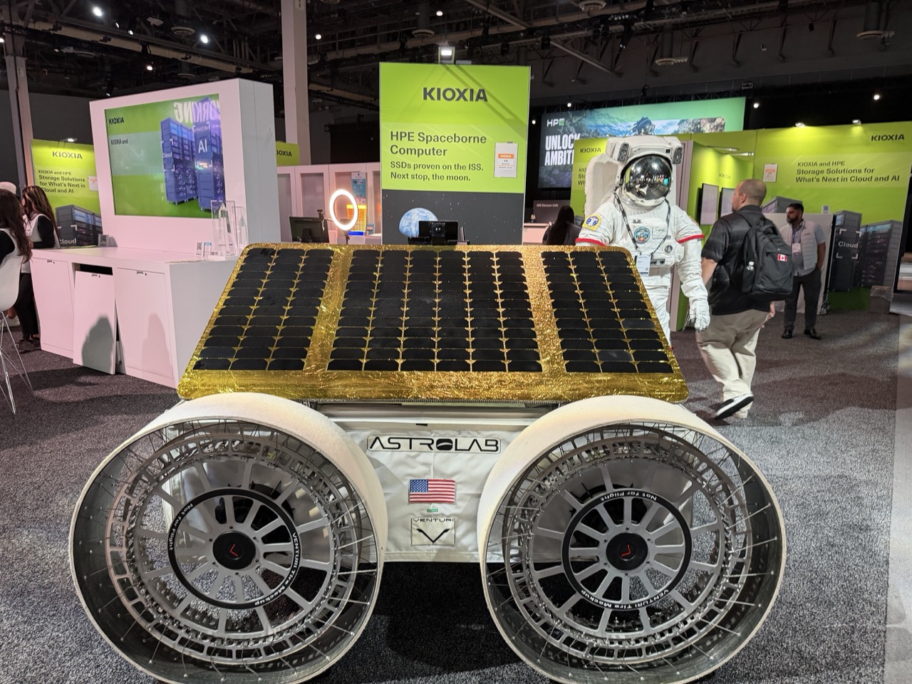 A Holdra tart az HPE Spaceborne Computer 4: meglepő háttértárat használ