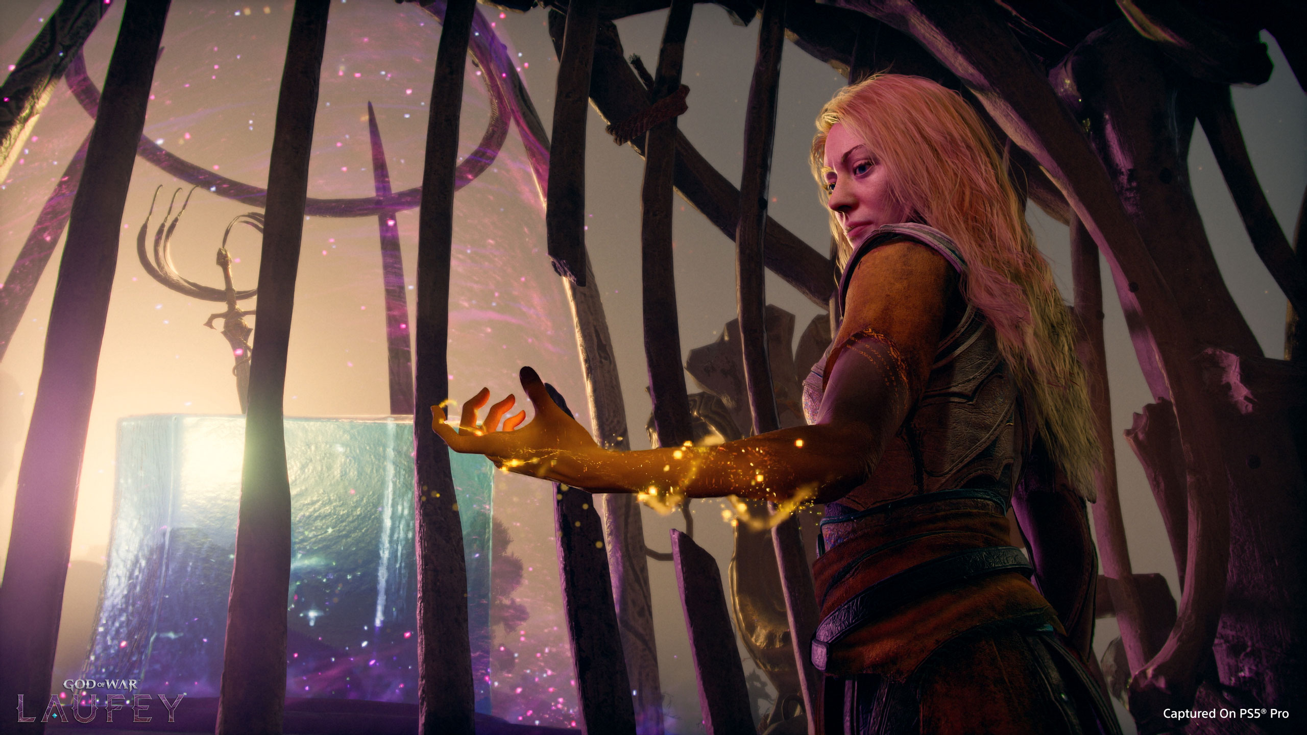 Faye arany keze és mágikus erői a God of War Laufey hivatalos képén