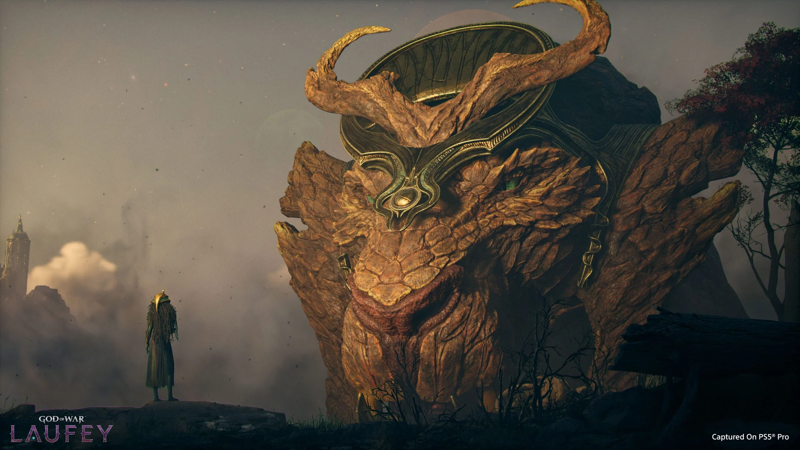 Faye és egy óriási ellenfél a God of War Laufey egyik jelenetében