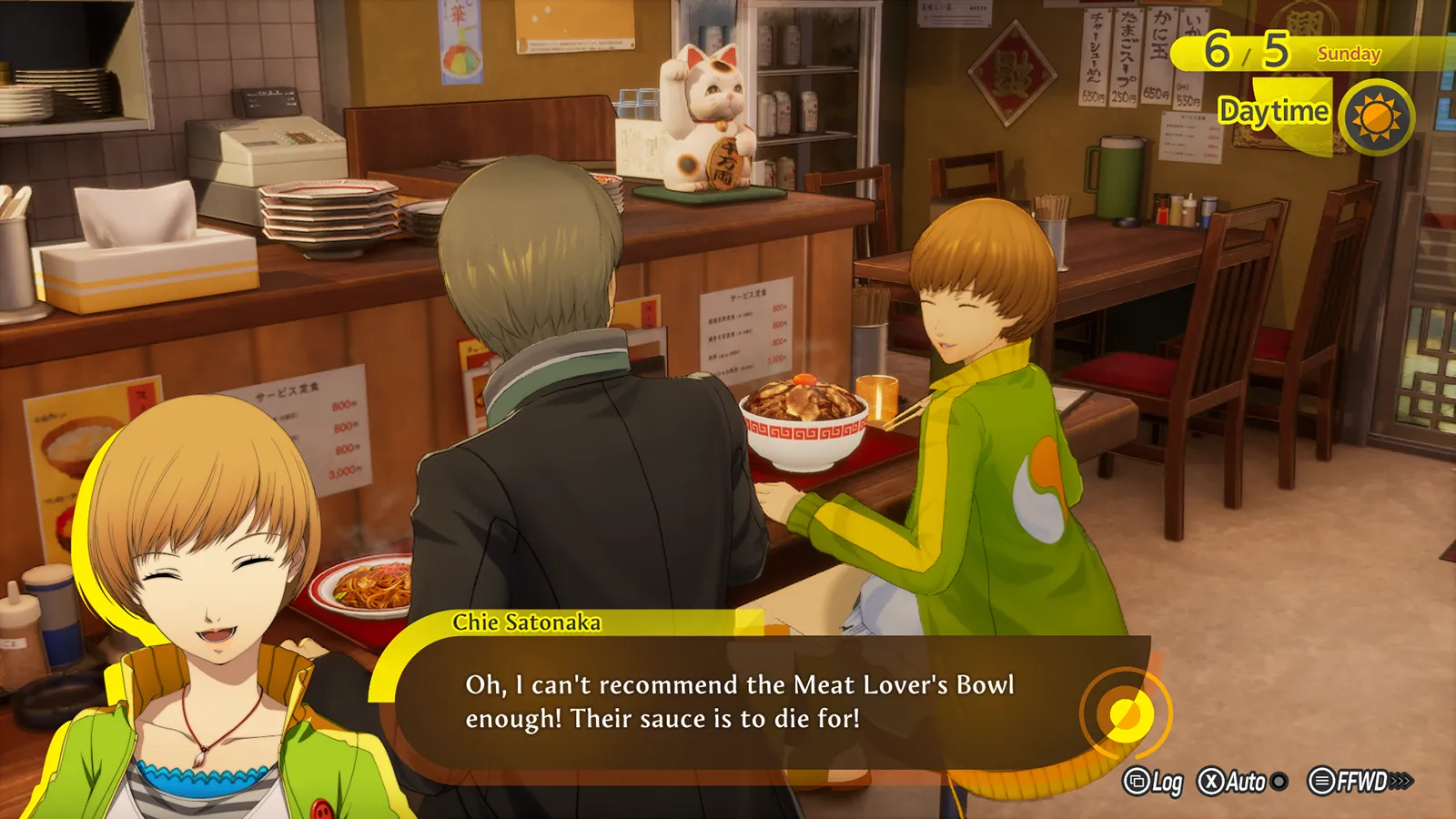 Chie Satonaka egy étteremben a Persona 4 Revivalban