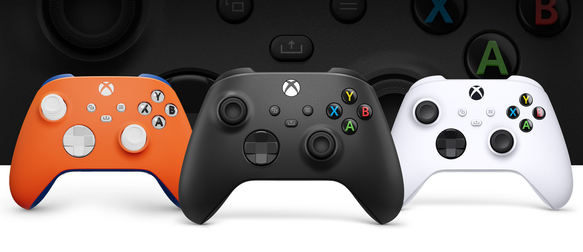 Fekete Xbox Wireless Controller hivatalos termékképen