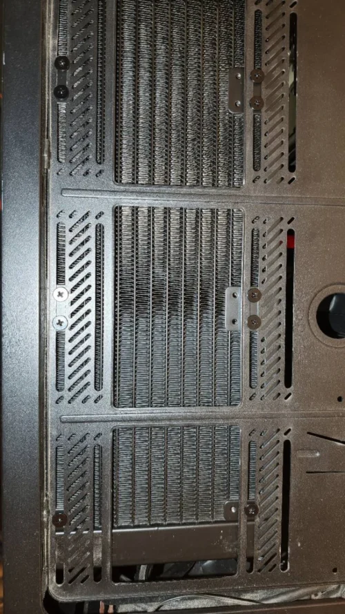Az SL360 V2 PLUS radiátora a Fractal Design Define S2 felső rögzítőkeretében