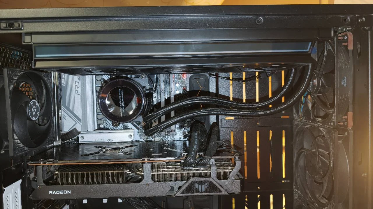 Az ID-COOLING SL360 V2 PLUS beszerelve