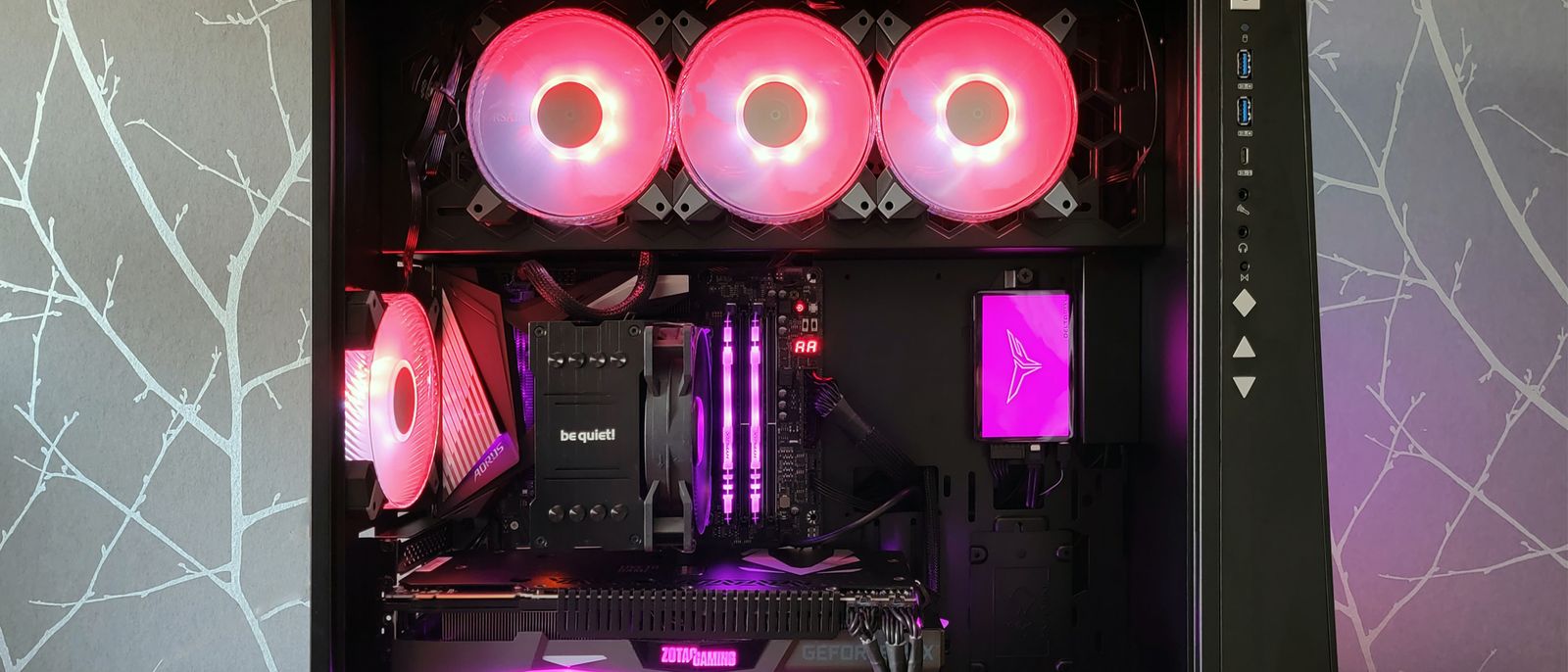 RGB-világítású asztali számítógép belseje