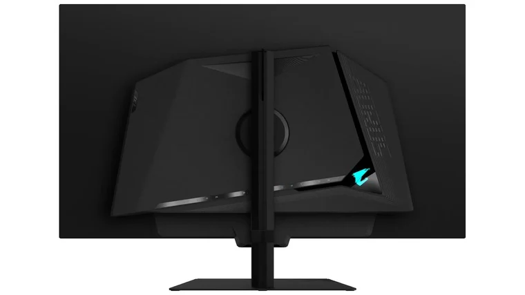 A Gigabyte AORUS Elite FO32U24G monitor hátoldala, szellőzőnyílásai és a beépített AORUS RGB világítás