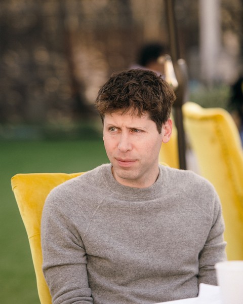 Sam Altman, az OpenAI vezérigazgatója a pódiumon