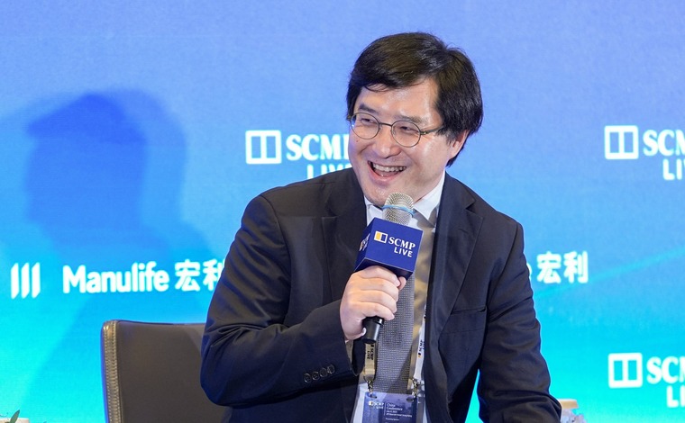 Wang Zheng, a SenseTime pénzügyi igazgatója beszél az SCMP konferenciáján