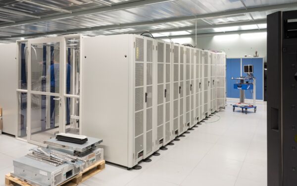 Kína 9800 eflop-ra növeli intelligens AI-számítási kapacitását 2030-ig