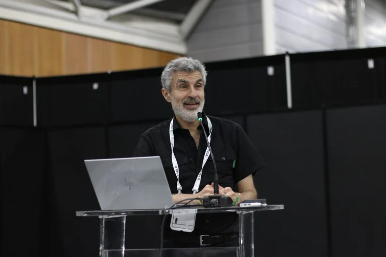 Yoshua Bengio Turing-díjas kutató előadást tart a mesterséges intelligencia kockázatairól