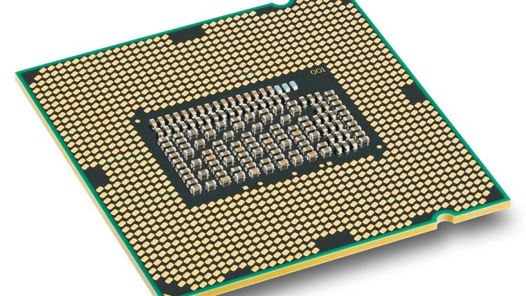 Asztali Intel processzor tokozás és fém kupak felülnézetből