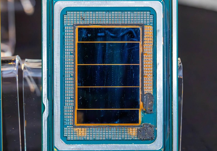 Kupak nélküli Intel Xeon 6 Clearwater Forest szerverprocesszor a rétegelt szilíciumlapkákkal